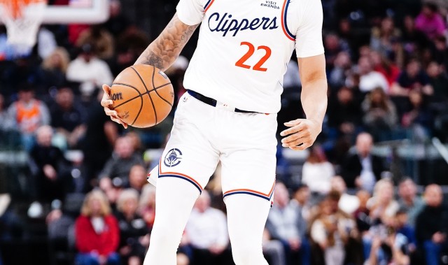 乔丹·米勒近8场场均14.5分3.6板2.5助1.5断 命中率54/38/80%